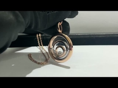 Or heureux du collier 18K Rose&White d'esprit de Chopard Diamands avec un collier des femmes d'or de diamants