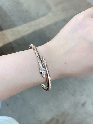 Elegant 18K Gold Round White Diamond  Serpenti Viper Bracelet With VVS Clarity