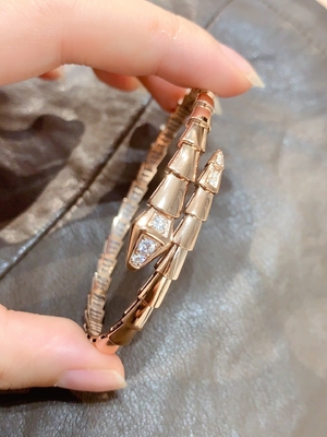 Elegant 18K Gold Round White Diamond  Serpenti Viper Bracelet With VVS Clarity