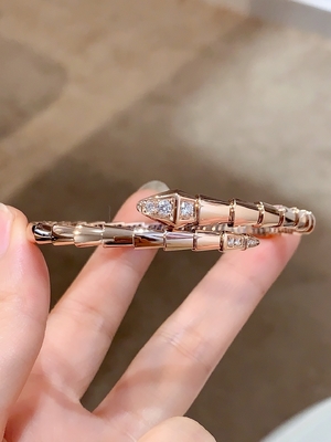 Elegant 18K Gold Round White Diamond  Serpenti Viper Bracelet With VVS Clarity