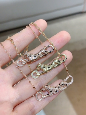 Geometric VS1 18K Gold Diamond Necklace with Prong Setting Vintage Style