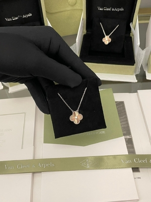 Luxurious Custom Brand Jewelry with Diamonds Holiday Style Necklaces and pendants