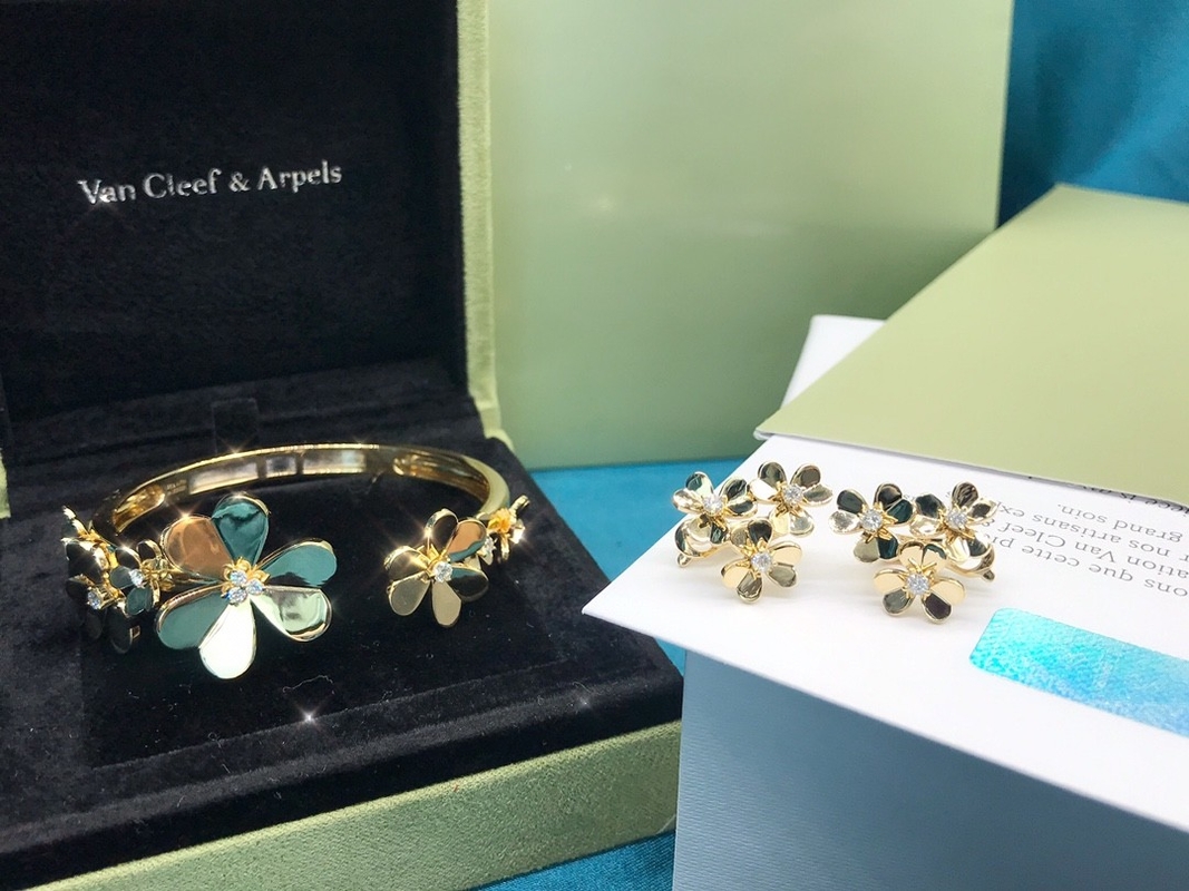 Fine Jewelry Custom Brand 18K Yellow Gold Set Jewelry From Factory