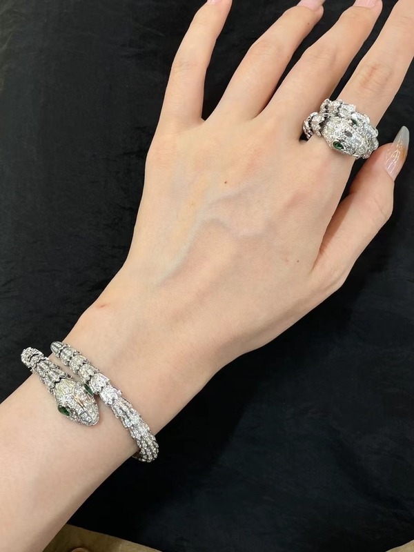 100% Real 18K Gold Luxury Brand Jewelry Serpenti Viper Bracelet Ring China Factory