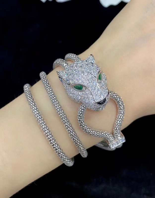 High End Brand Bracelet Jewelry Modern Style Smooth Finish 18k Gold