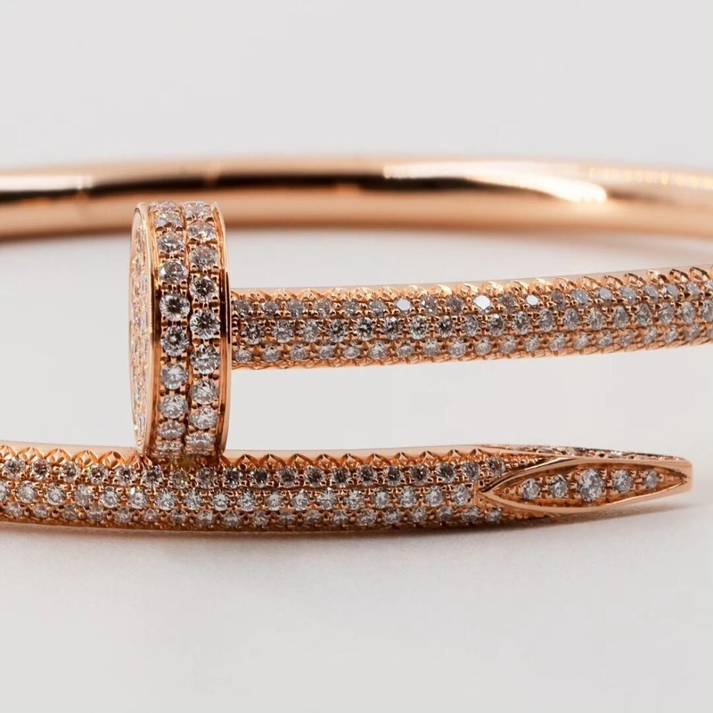 Elegant 18K Gold Diamond Jewelry with VS1 Clarity GIA Certified Various Cuts and Styles
