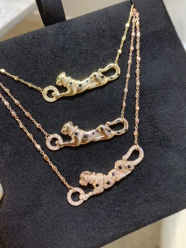 Geometric VS1 18K Gold Diamond Necklace with Prong Setting Vintage Style