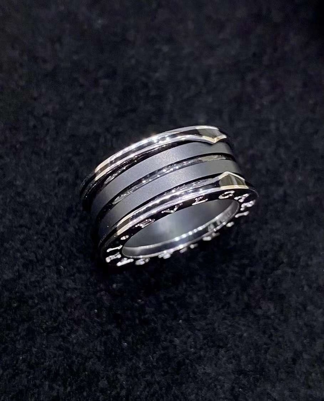 18K Gold Luxury Brand Jewelry Ring With Two 18 Kt White Gold Loops And A Black Ceramic Spiral