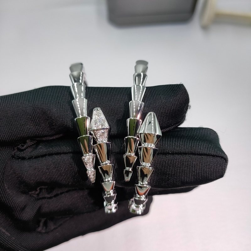 Serpenti Viper One-Coil 18 Kt Gold Bracelet Set With Pavé Diamonds On The Head And Tail High Jewelry Bulgari