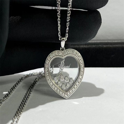 Des pendentifs en or 18K de luxe, avec des diamants.