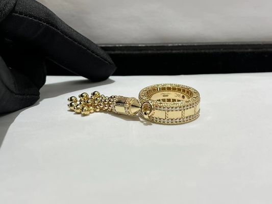 Des bijoux personnalisés exclusifs avec des pierres précieuses naturelles et un design personnalisé pour les marques de mode de luxe