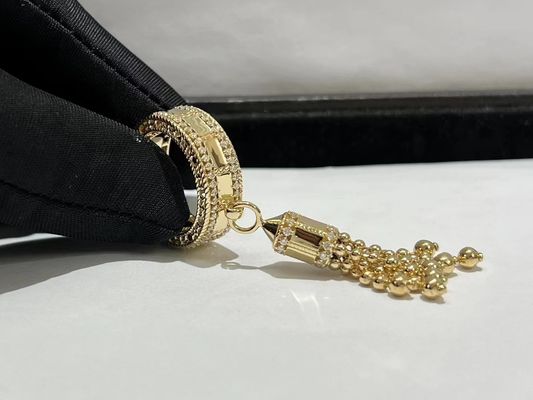 bijoux personnalisés avec des choix de conception polyvalents adaptés aux spécifications du client en utilisant des pierres précieuses d'origine éthique
