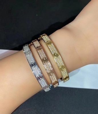 Montres en diamant moissanite à coupe ronde et brillante