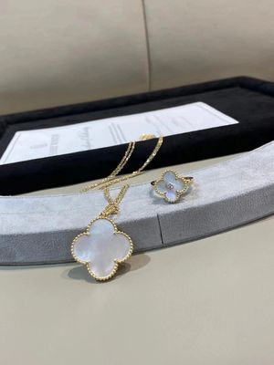 Or massif de 18 carats personnalisable Custom Brand bijoux usine de bijoux Chine