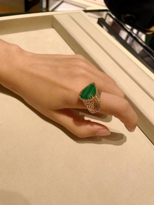 Une bague en or unisexe 18K pour votre collection de bijoux de luxe