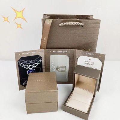 La boîte à bijoux en faux cuir est le choix idéal pour les produits de luxe.
