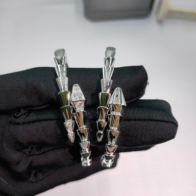 Serpenti Viper Single Coil 18 Kt Bracelet en or avec Pavé Diamants sur la tête et la queue Joyaux Bulgari