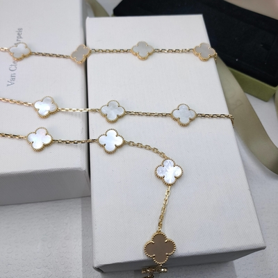 Découvrez l'élégance intemporelle des bijoux Custom Brand pour vos besoins B2B