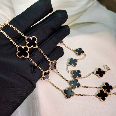 Bijoux HK faits à la main rehaussant la beauté du diamant avec des sertissages à griffes sécurisés