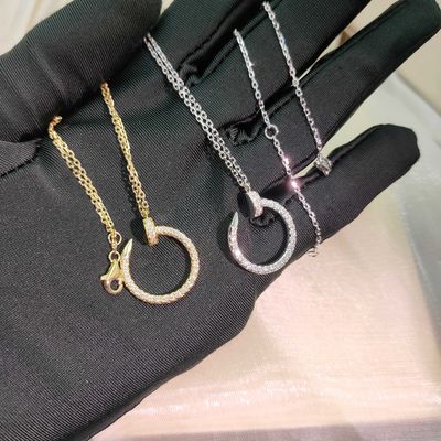 Joaillerie en or 18 carats de haute clarté avec un style moderne et un réglage sans fluorescence